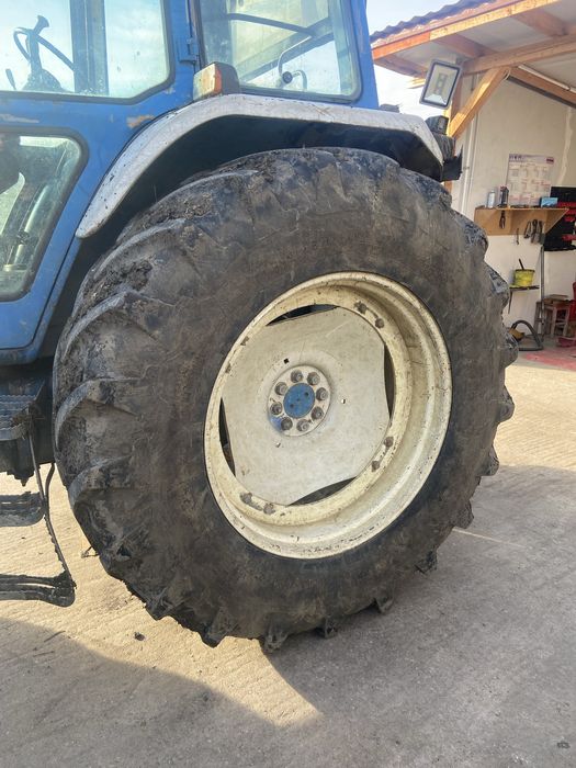 Vand cauciucuri 20.8R30 si 23.1/26