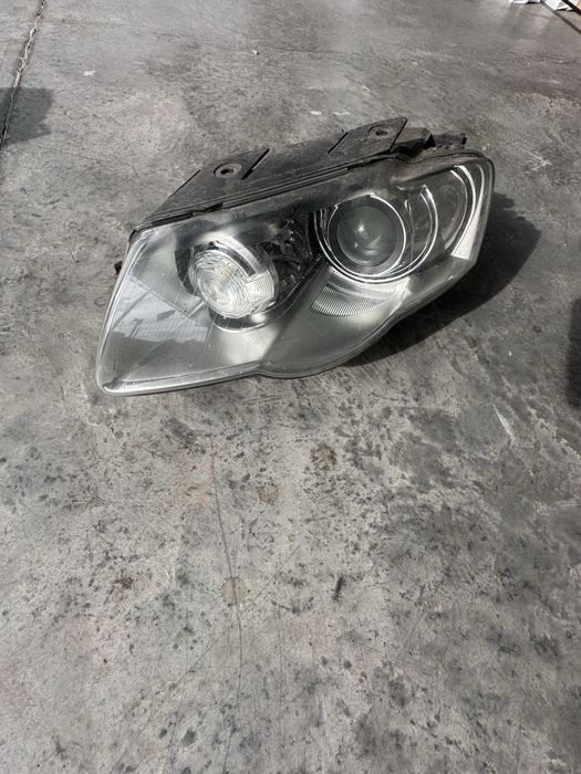 Фар за Vw Passat B6