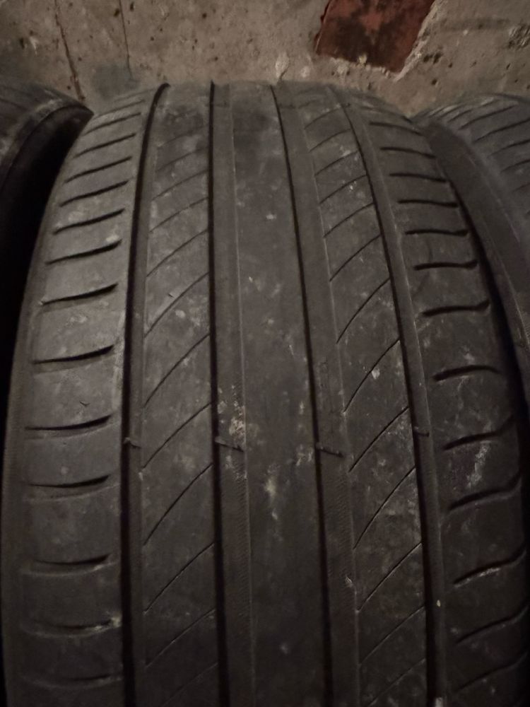 4 бр. Летни гуми Michelin 235/45/17