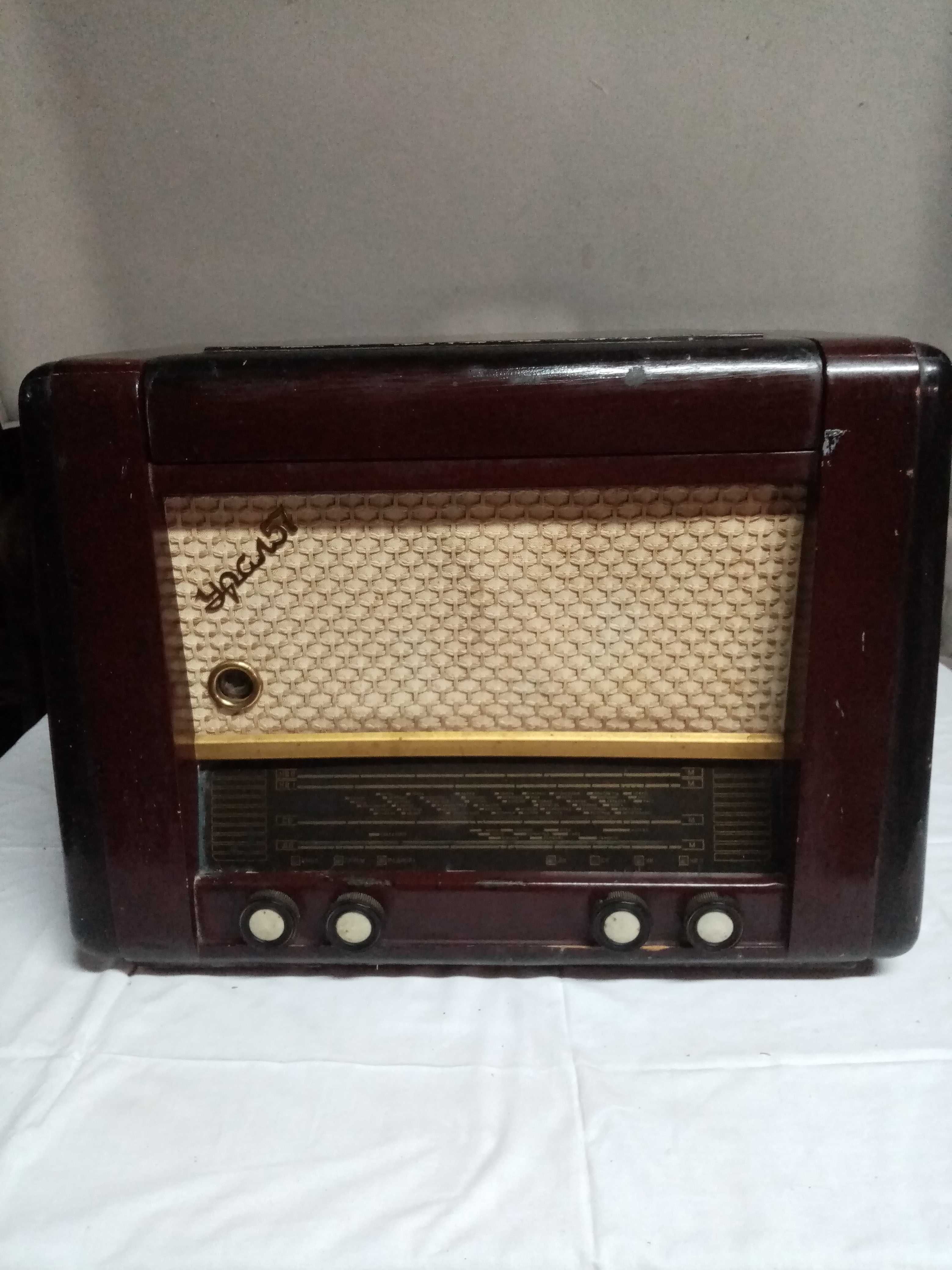 Radio pe lampi cu patefon URAL 57