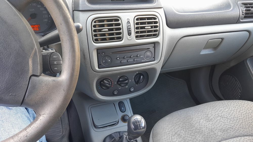 Vând Renault clio 1,4 benzină 2006