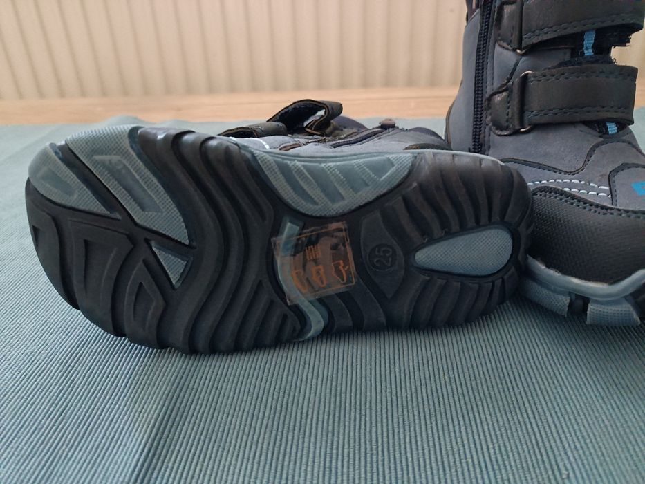 ghete/cizme marimea 25 noi