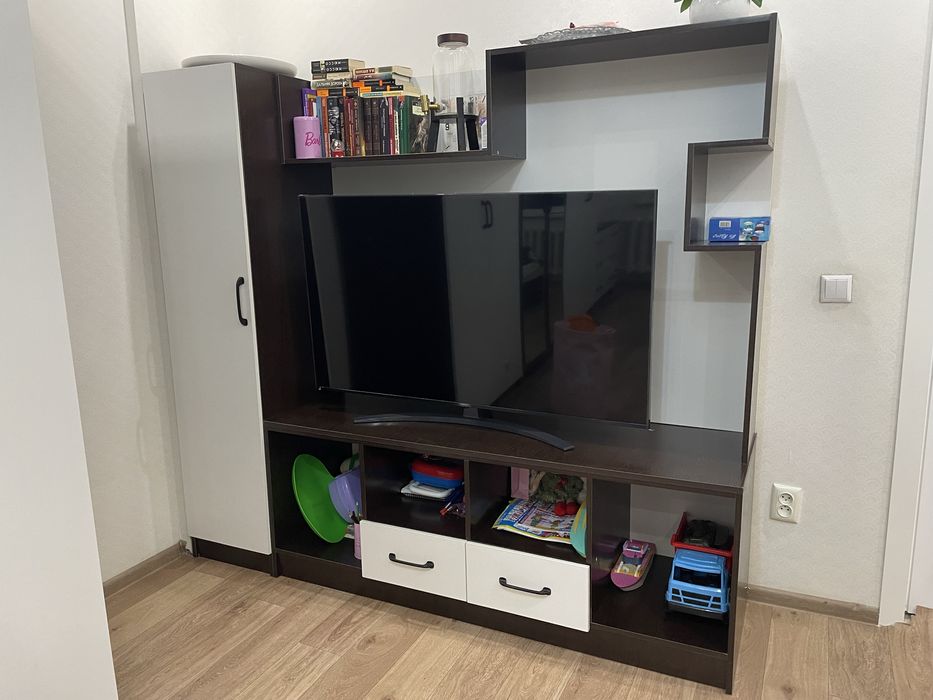 Продам мебельную стенку под ТВ