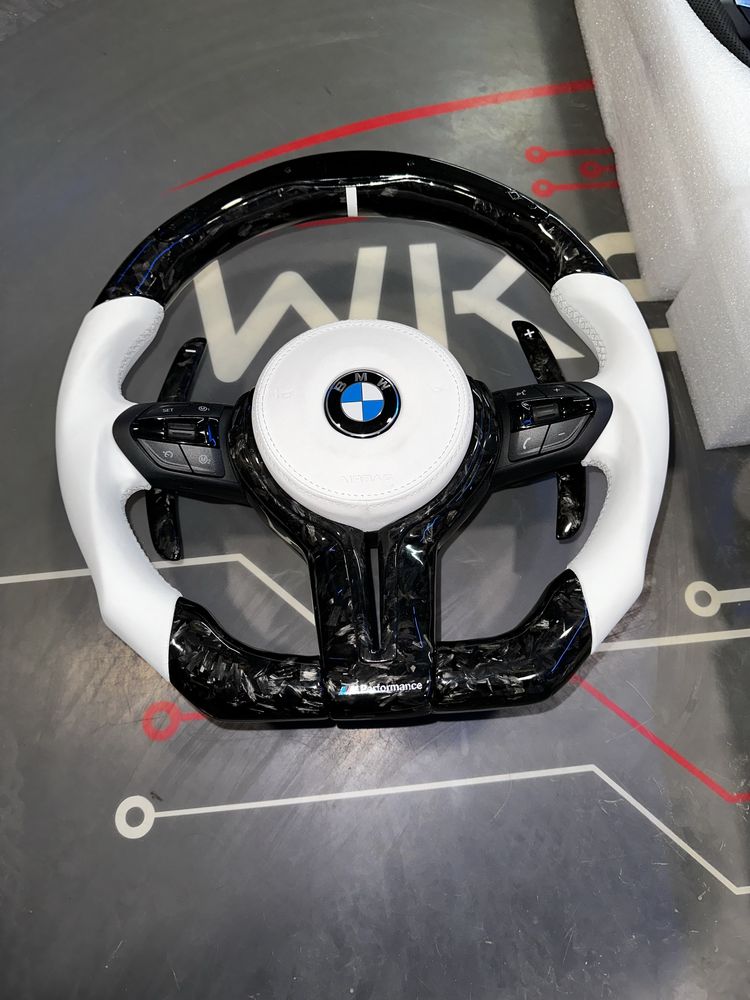 Volan BMW M CARBON FORJAT / LED / Vibratii / Incalzire / DISTRONIC / F