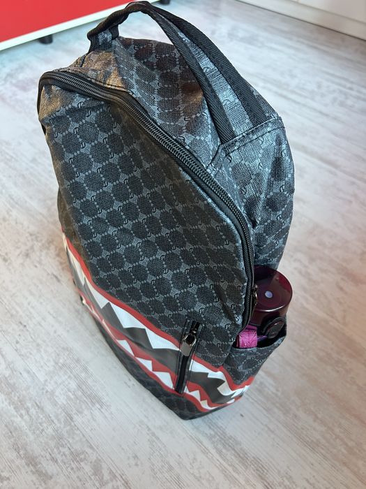 Продавам раница за училище