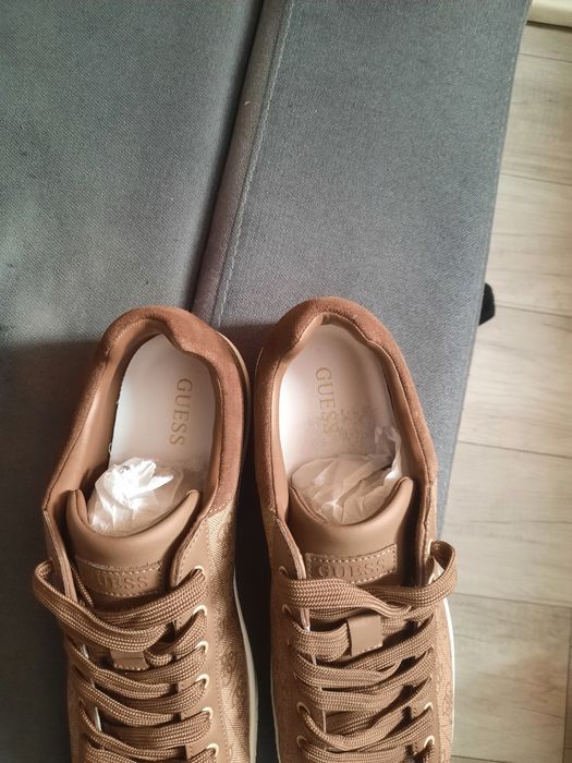 Оригинални сникърси Guess