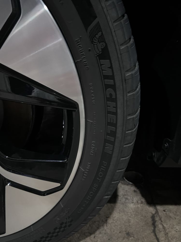 Arenda arcfox elektro mobil 653 suv
