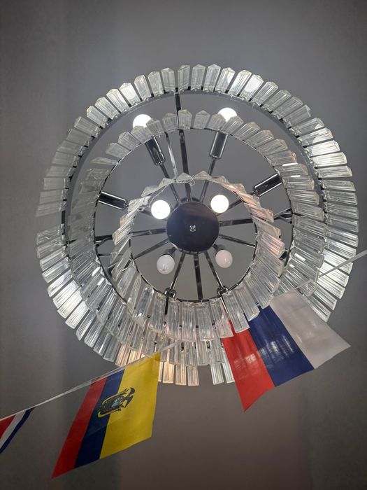 Продаю люстру 3 уровня