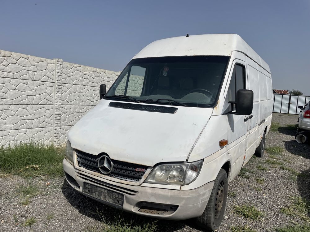 Dezmembrez mercedes sprinter motor 2.3 motorina