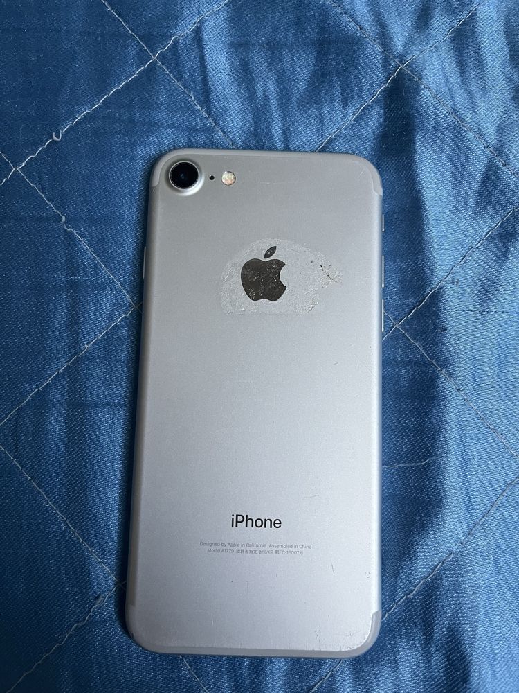 продавам iphone 7 32 GB