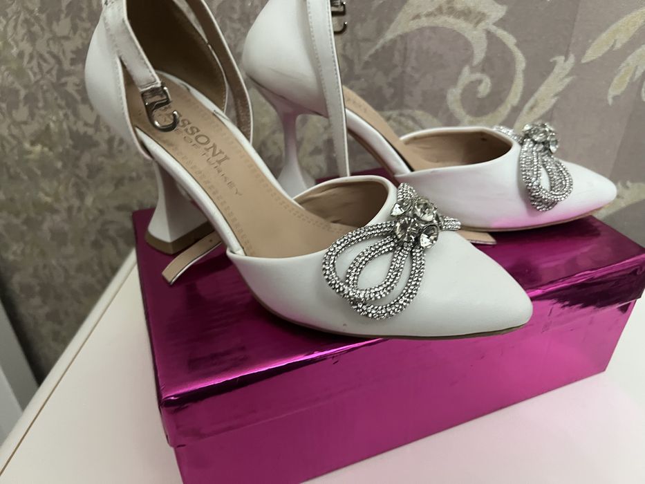 женская обувь туфли  кросовки босоножки