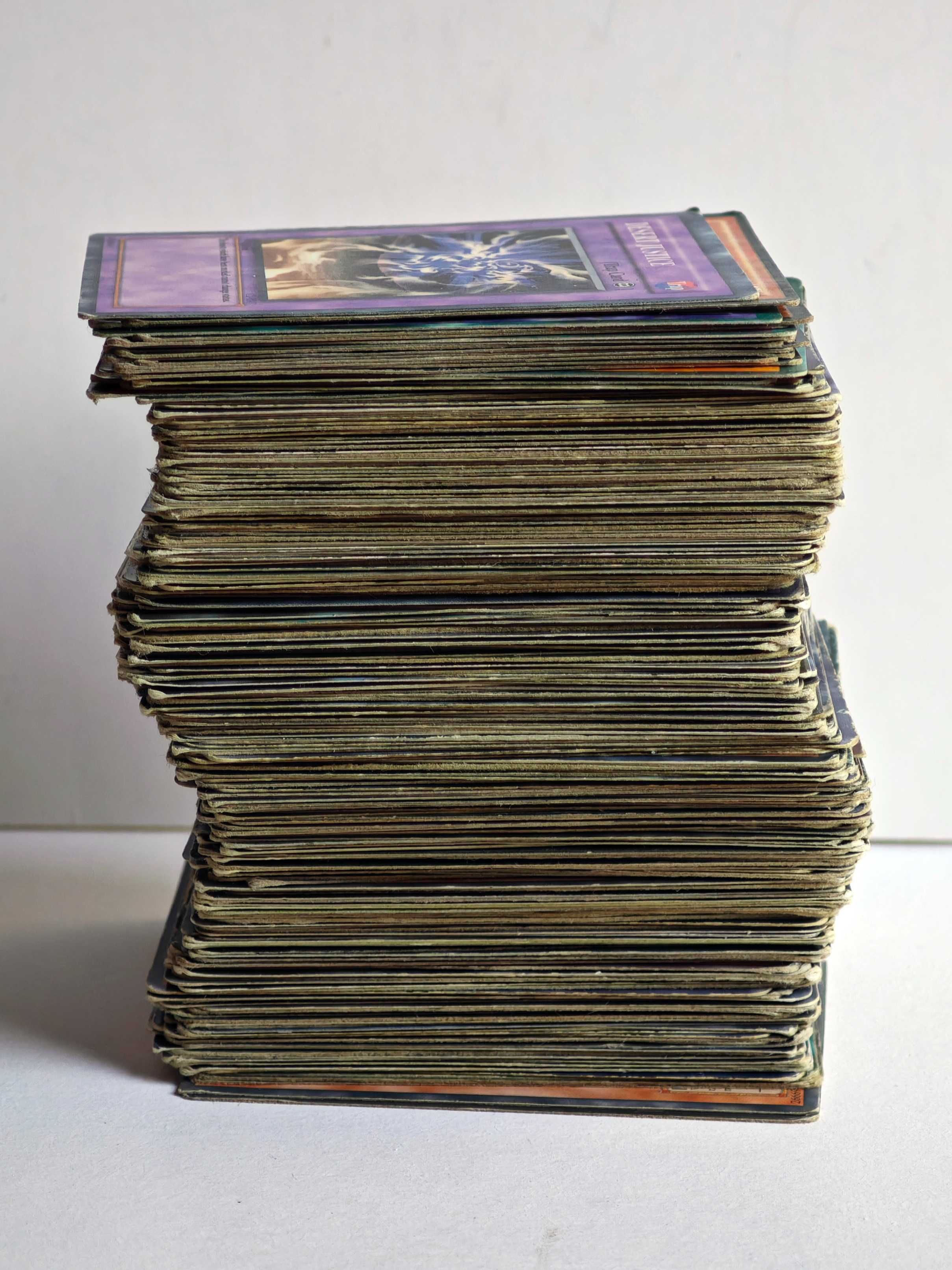 300 Yu-Gi-Oh карти
