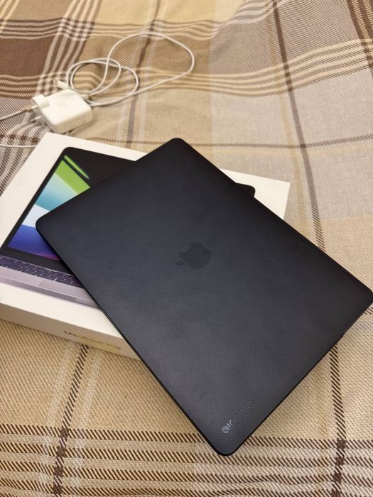 Продам MacBook M1 Pro
