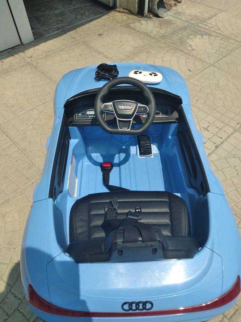 Детска акумулаторна кола Audi RS-Tron GT