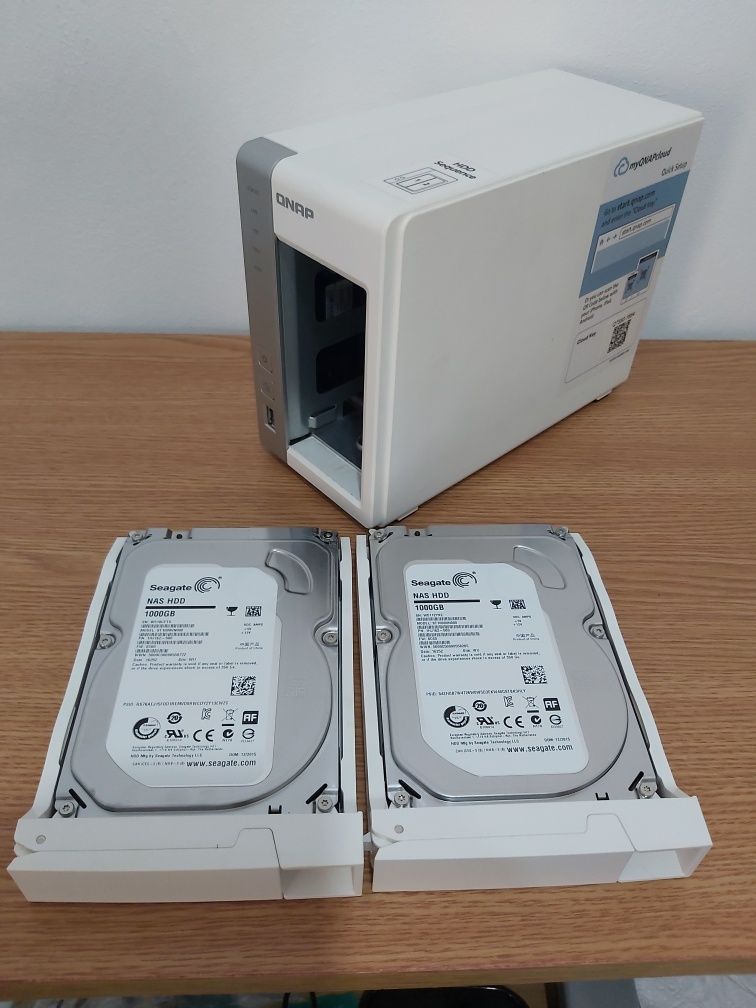 QNAP NAS echipat cu 2x1TB HDD