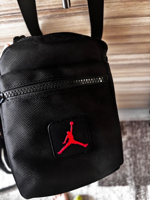 Borseta Jordan marimea M