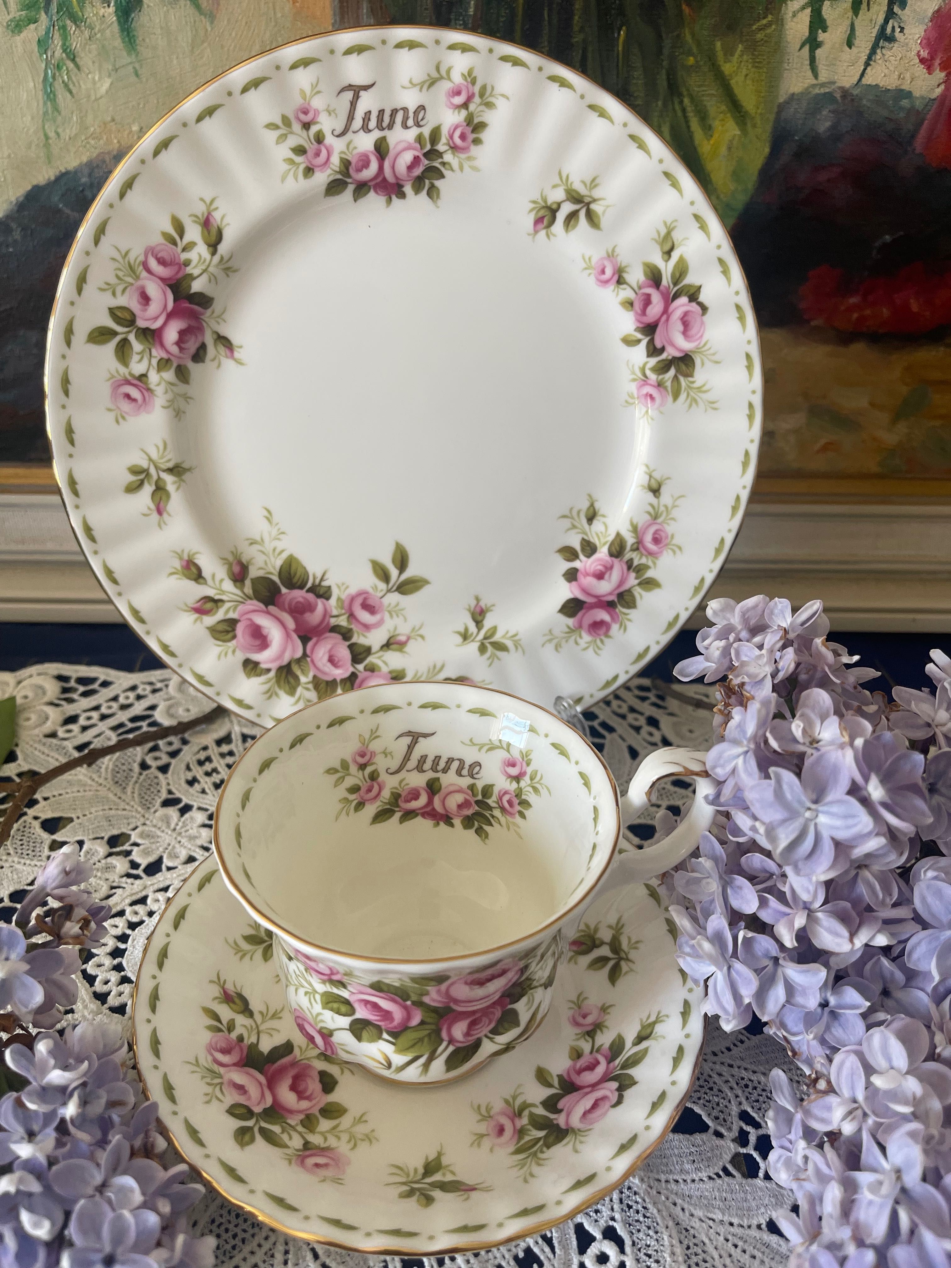 Колекционерски чаши Royal Albert – Flowers of the Month – Април и Юни
