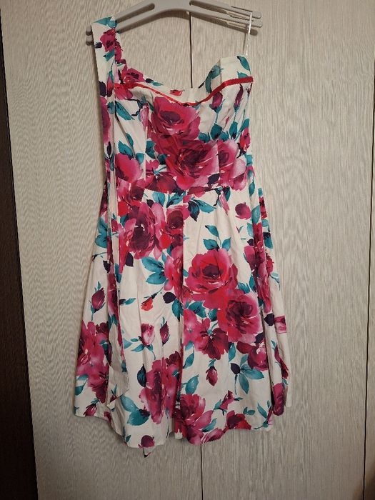 Rochie fără bretele