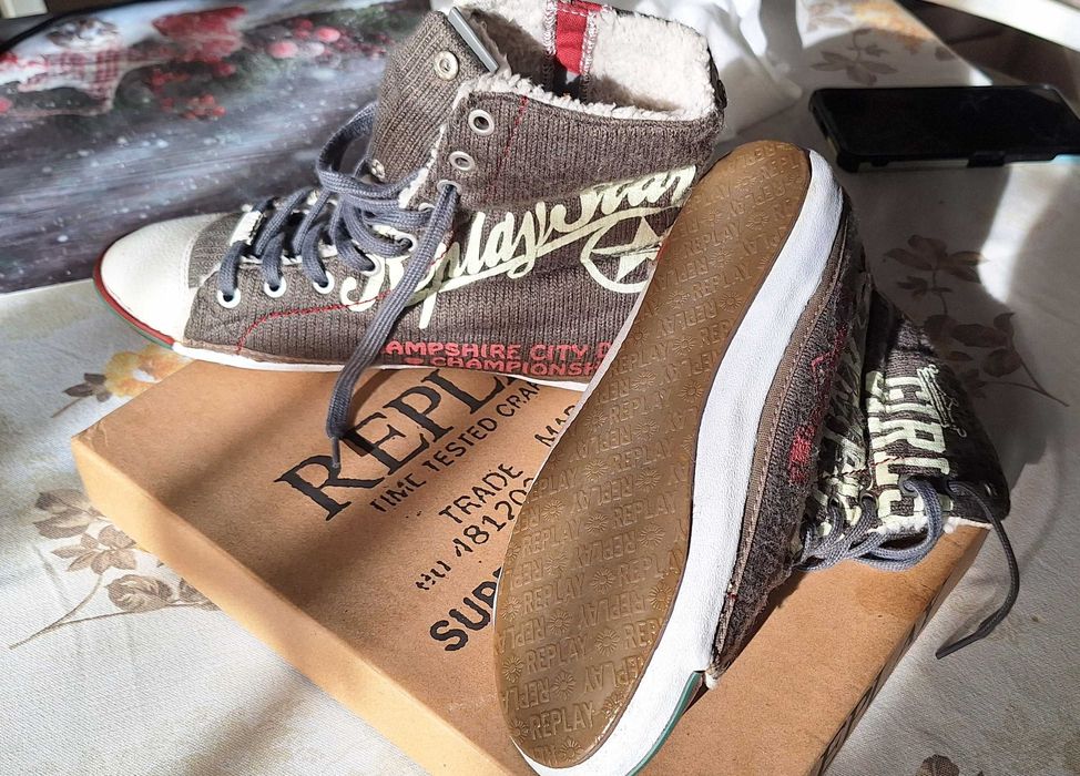 Дамски спортни обувки