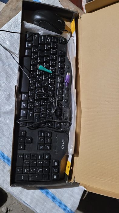 Клавиатура,мышь в комплекте