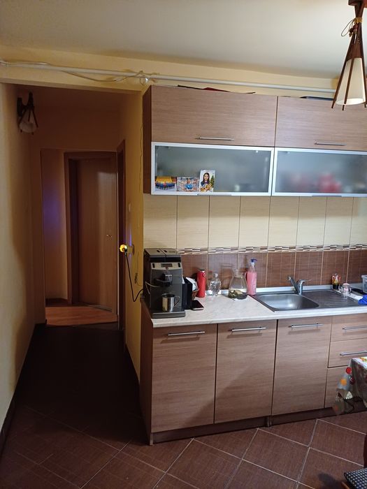 Apartament cu trei camere de vânzare