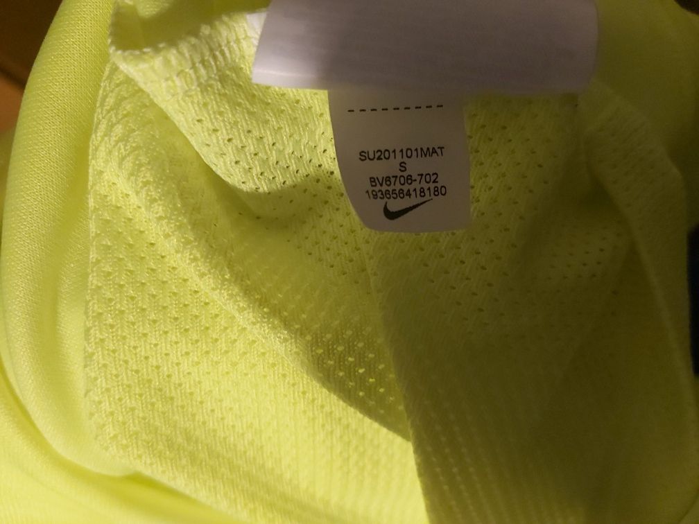 Блуза и суичър на Nike и горнище Joma