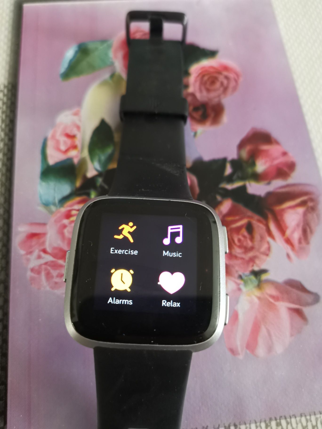 Fitbit versa monitorizare O2, funcție NFC, etc