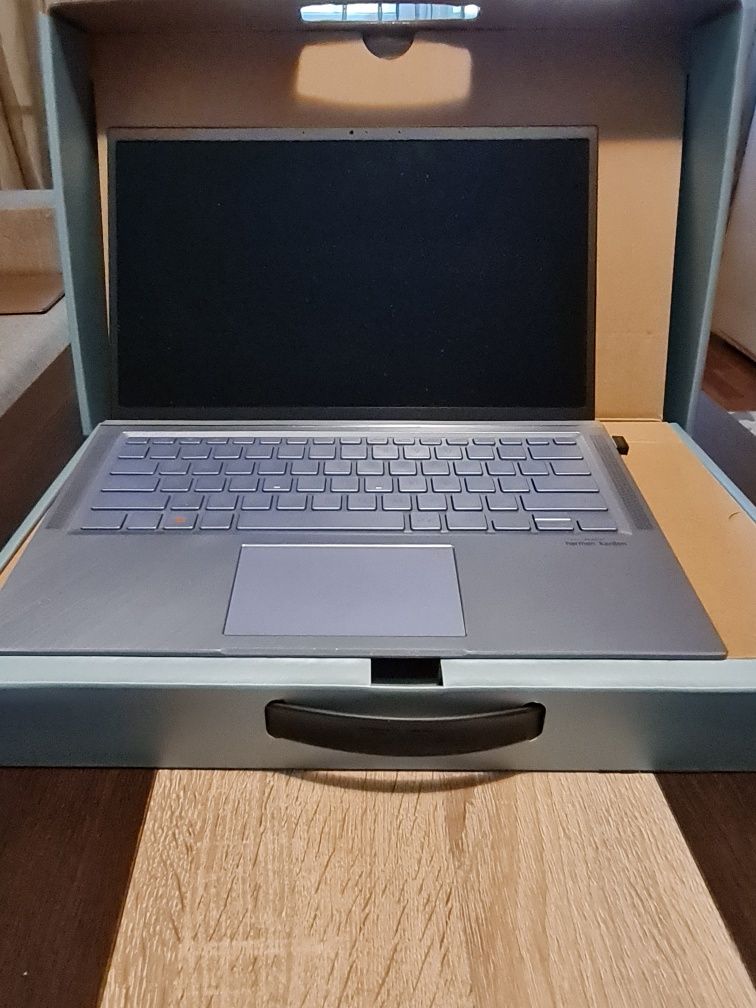 Laptop Asus Zenbook UM431D ,14" FHD AMD RS-3500 U 8GB 512GB