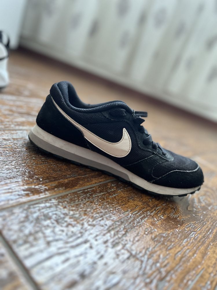 Nike MD Runner 2