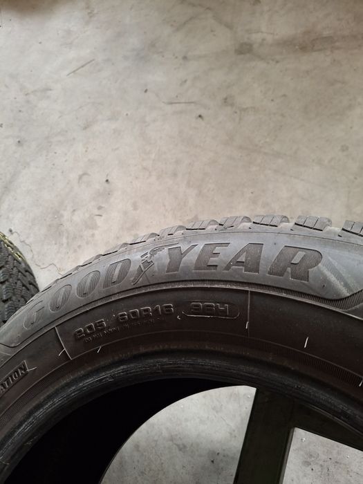 2 Anvelope de iarnă 205 60 r16 Goodyear