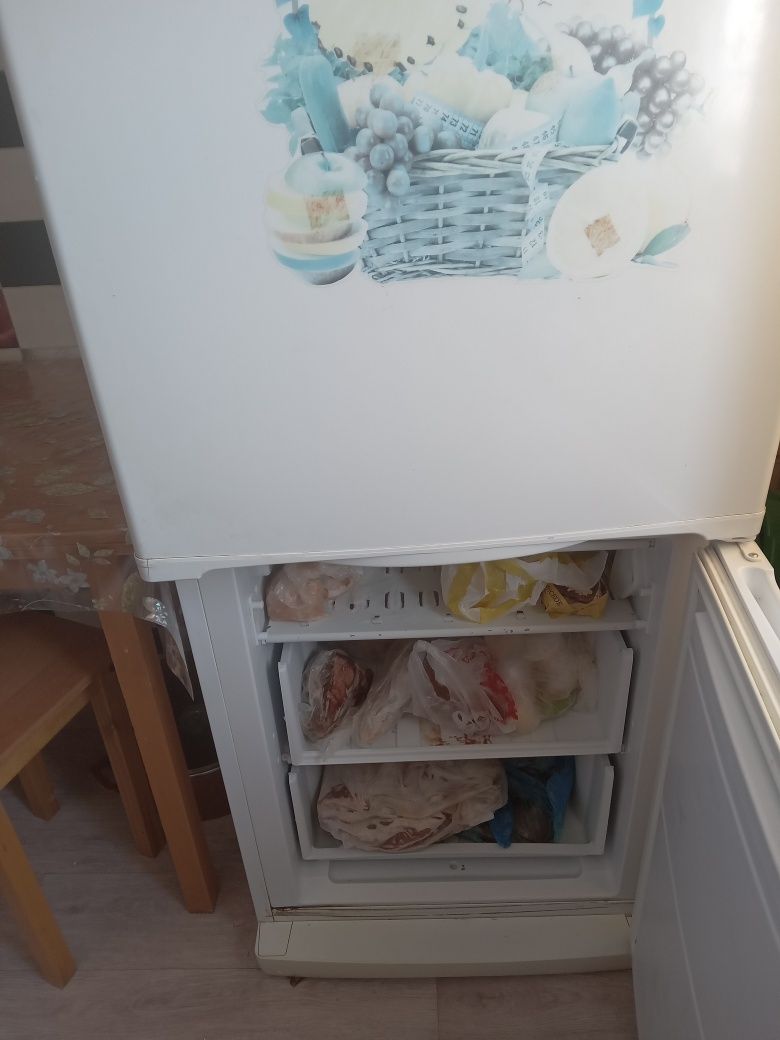 Продется холодильник индезит хорошем состояний