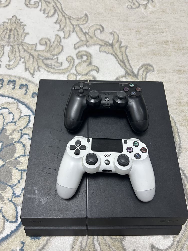 Продаётся PlayStation 4