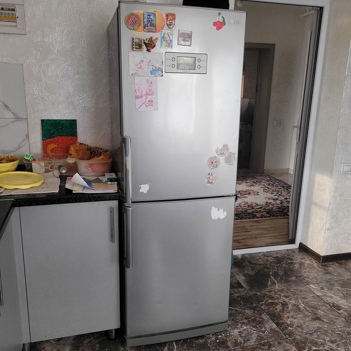 Продам холодильник LG ,двухкамерный. Цена: 100,000