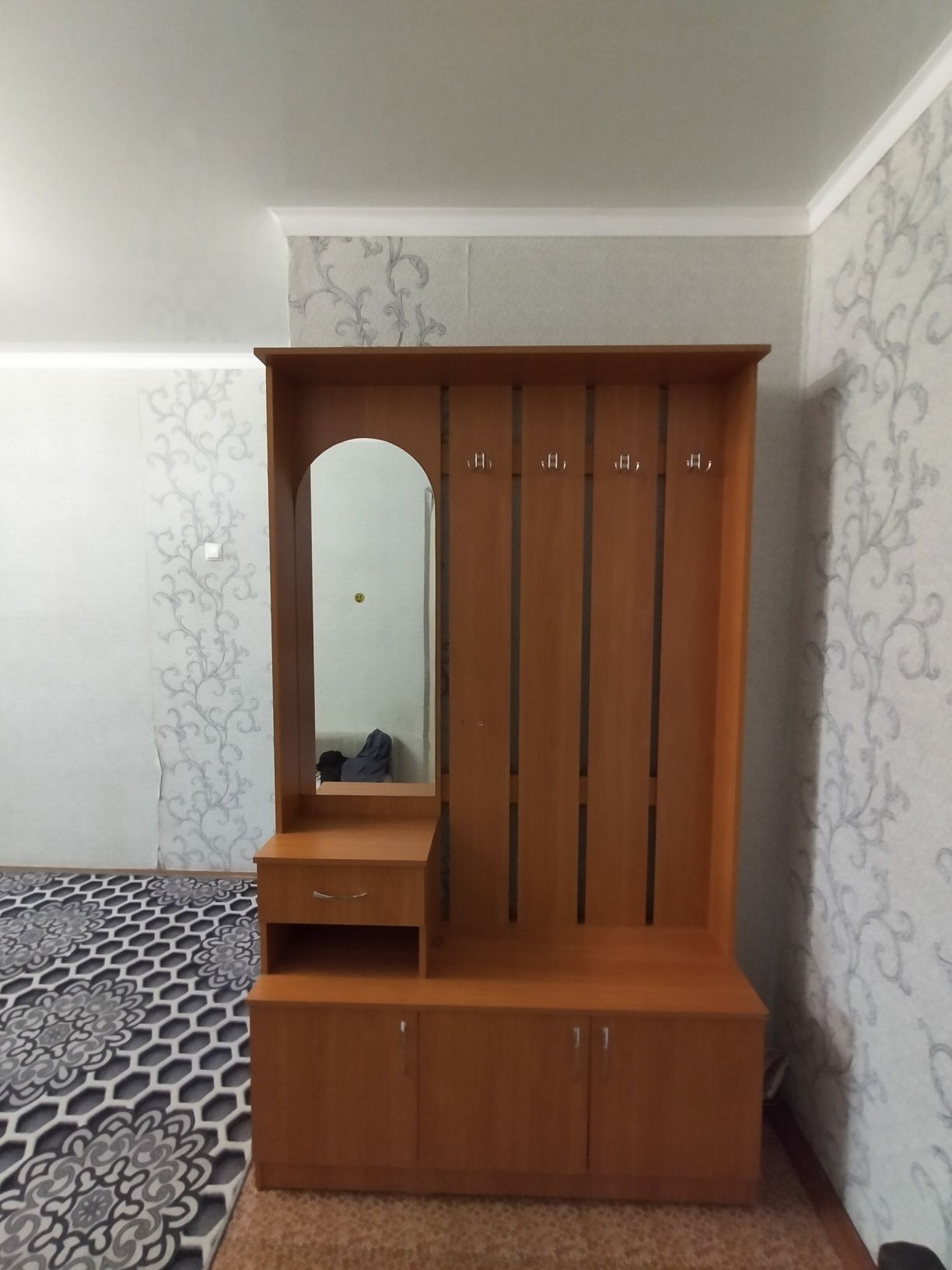 Продам прихожую б/у