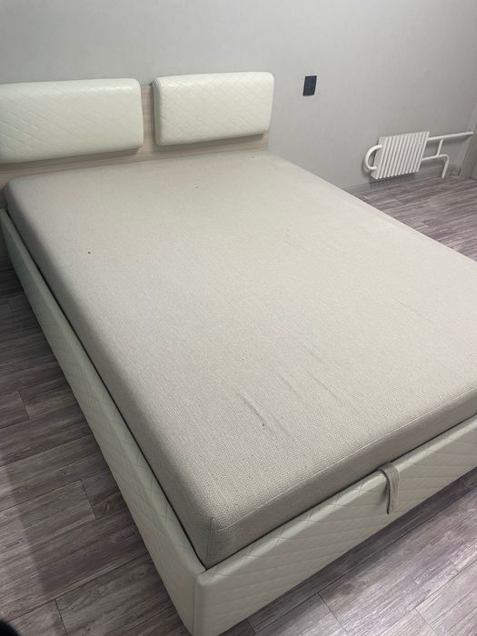 Кровать для спальни