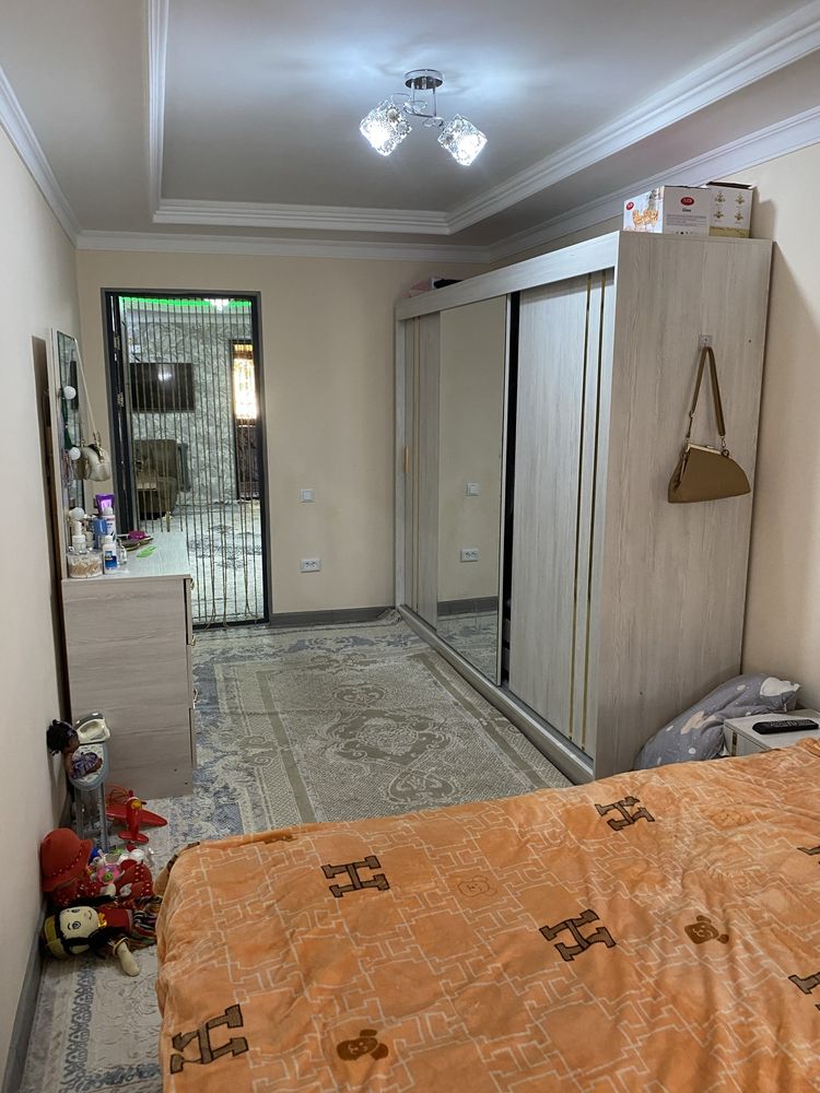 Tez. Kunda sentirdan 1 etaj uy sotiladi