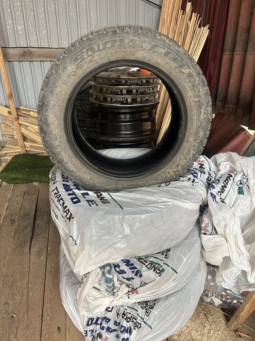 Продам Шины в комплекте 205/60R16