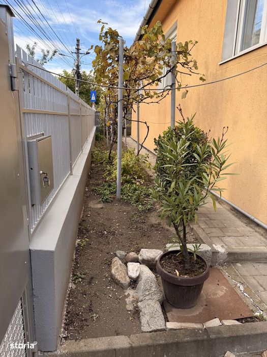 Apartament la casă cu 3 camere si subsol.