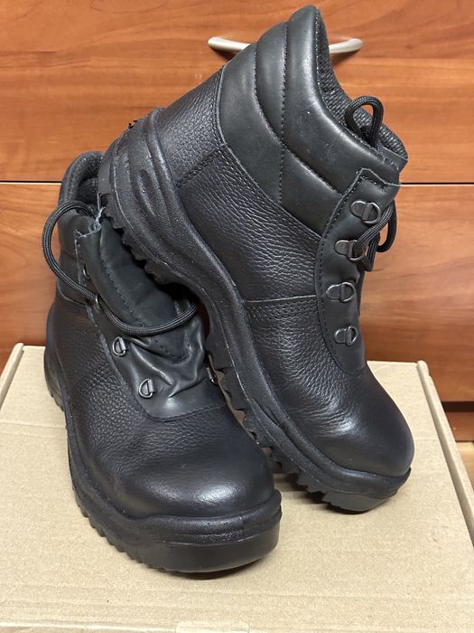 Спецобувь ботинки 41 размер с металическим носком