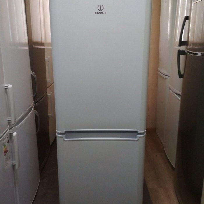 Продаётся холодильник Indesit ES 16 в отличном состоянии