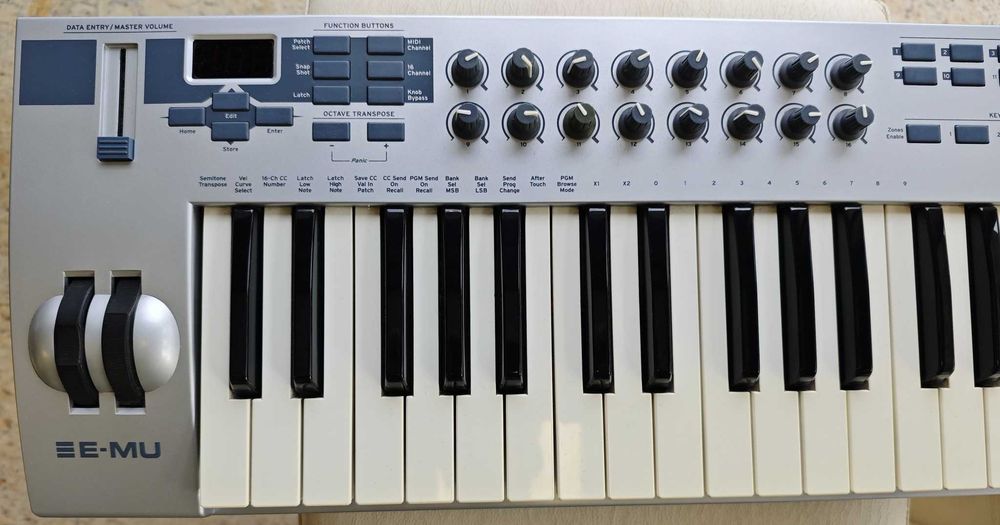 Продавам MIDI клавиатура E-MU Xboard 61