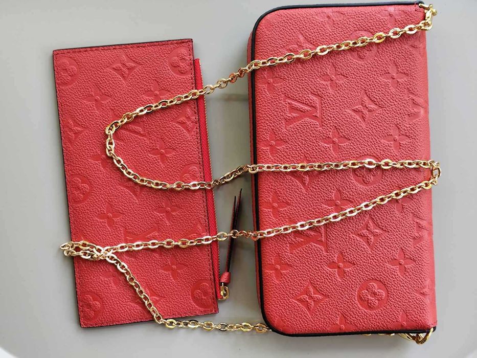 Louis Vuitton Чанта от Емблематичната Релефна Зърнеста Телешка Кожа