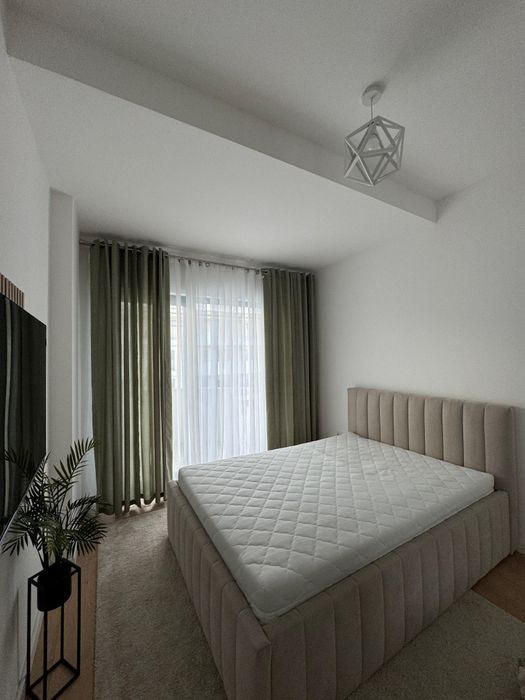 Pat dormitor luxurios și confortabil 140x200 ca nou. Saltea separat