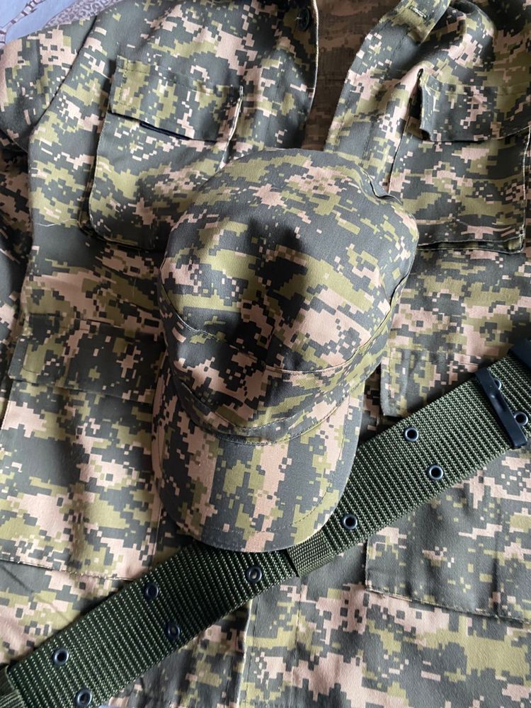 Прлдам военную форму на девочку