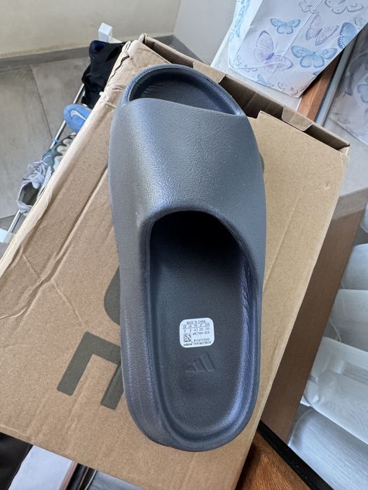 Последни номера YEEZY SLIDE!!