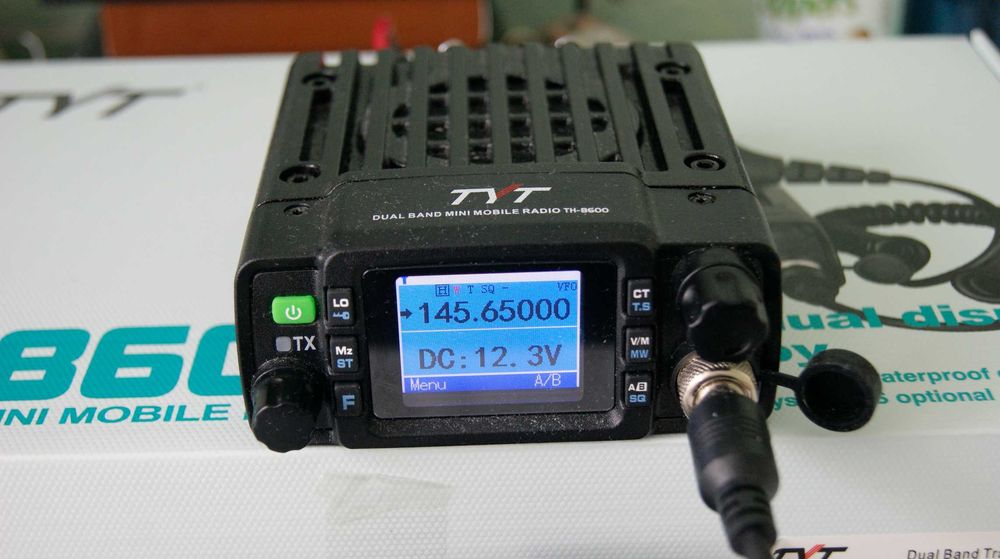 двубандова 144 / 430 мгхц TYT   th-8600 радиостанция