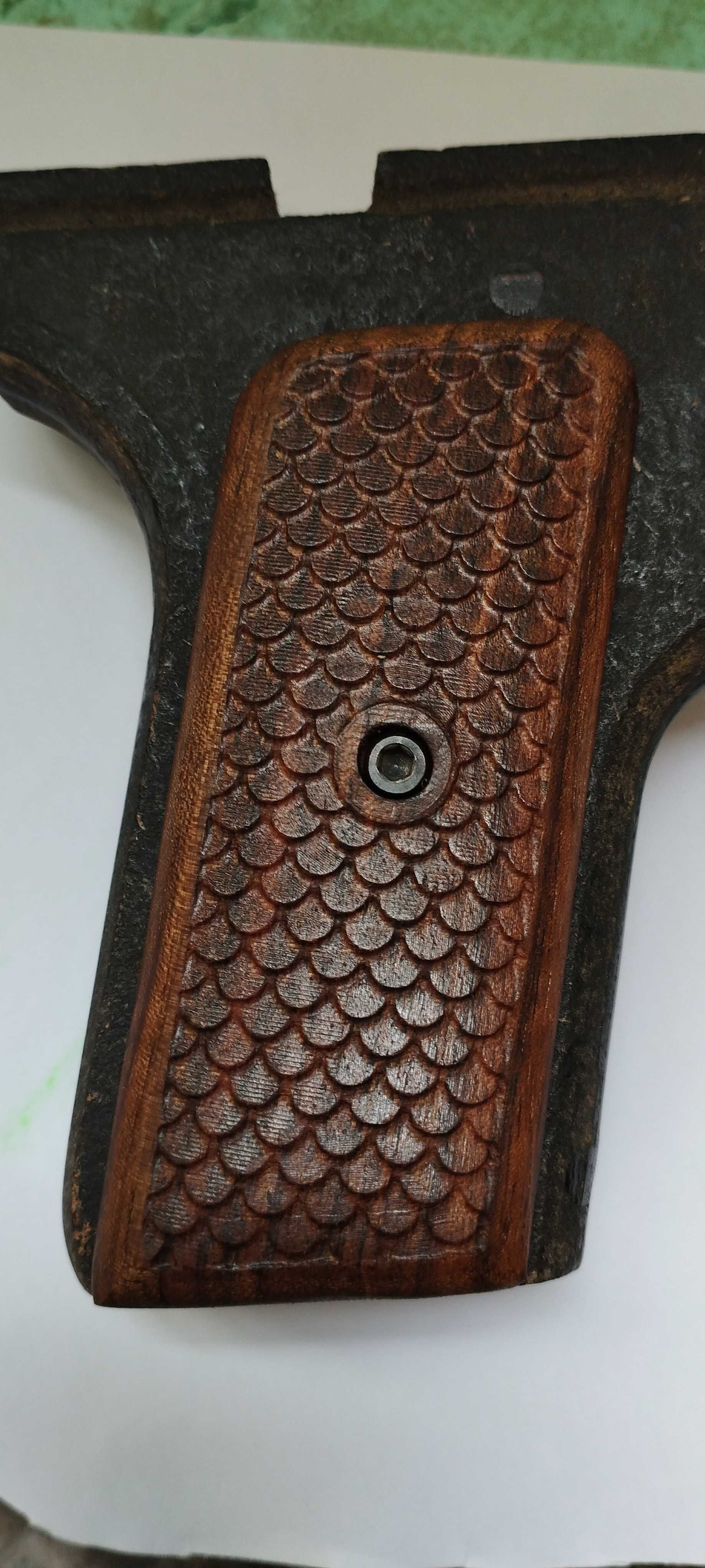 Дървени чирени за пистолет ТТ 33