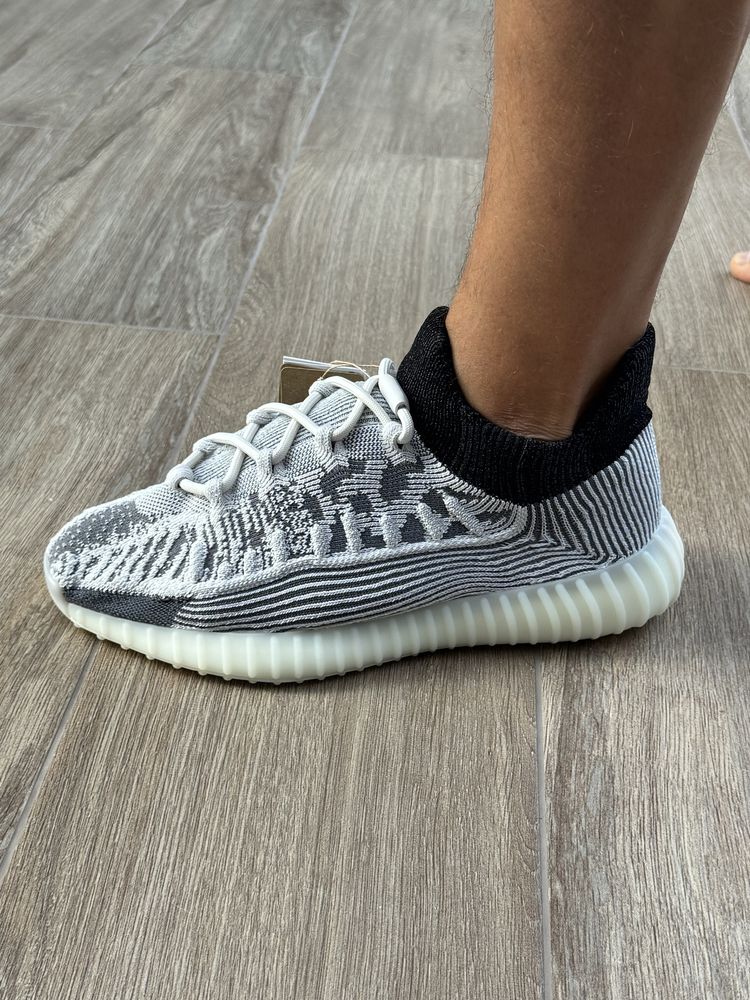 Adidasi ORIGINALI Yeezy Boost 350 V2 Cmpct