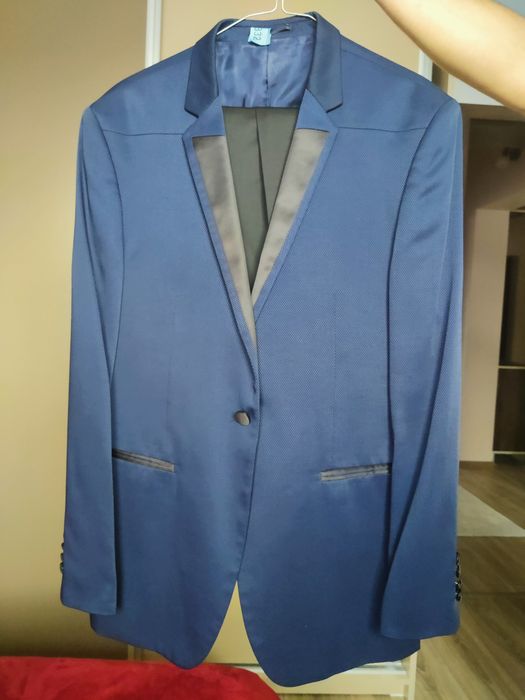 Vand costum,marime 52 (cred ca ar fi un L)