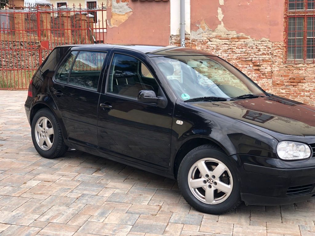 Volkswagen golf 1.6  benzina  2003